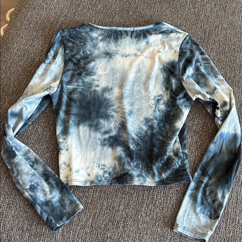 FREE W/PURCHASE💙 - Picture 3 of 3